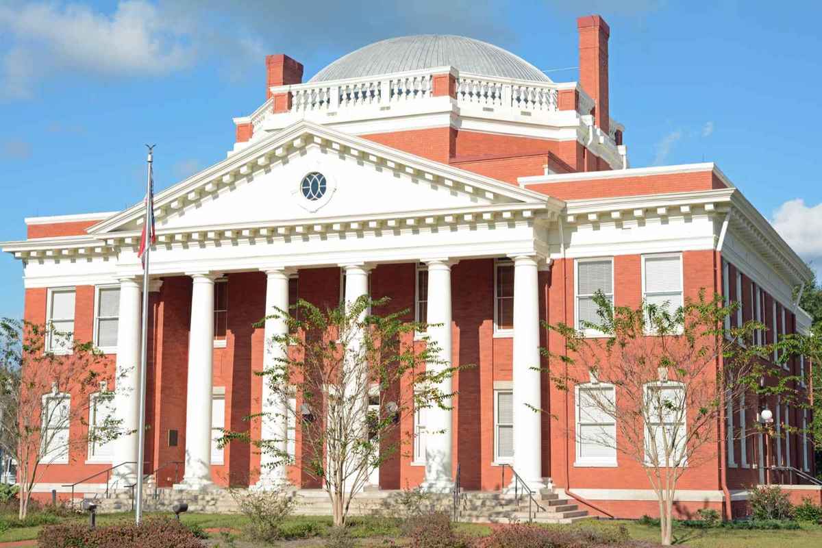 Historic effingham county courthouse in springfield, ga