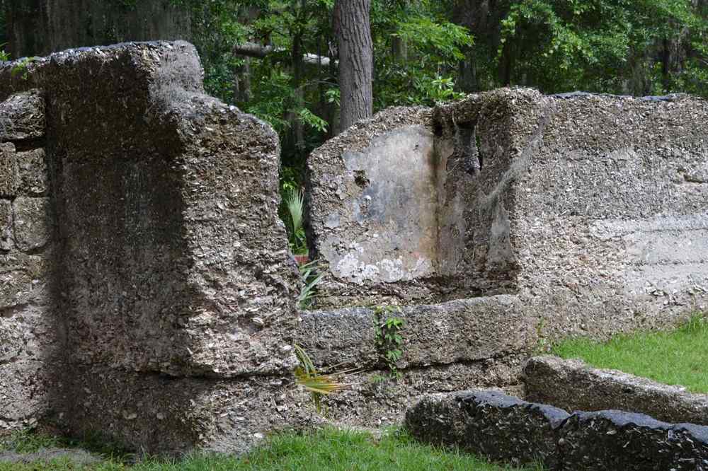 Historic tabby ruins at wormsloe near savannah, ga